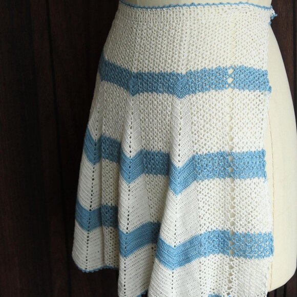 Vintage 1950s 1960s Half Apron, Crocheted in White and Blue,  Retro Kitchen - Picture 7 of 10